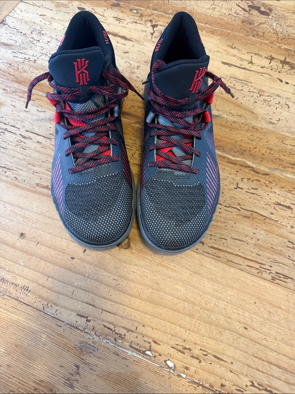 Nike Kyrie Low-Top Basketball Shoes - Black & Red
